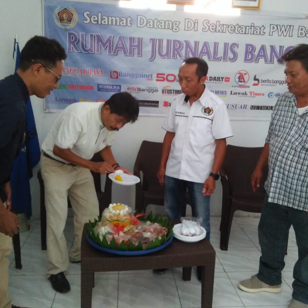 Partai Gerindra Sambangi Kantor PWI Banggai, Berikan Ucapan Hari Pers Nasional