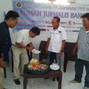 Partai Gerindra Sambangi Kantor PWI Banggai, Berikan Ucapan Hari Pers Nasional