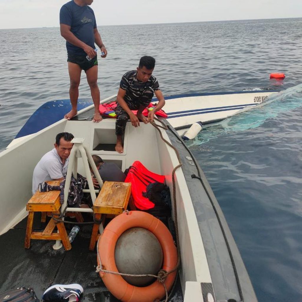 Speed Boat  Rombongan Bupati Morowali Terbalik