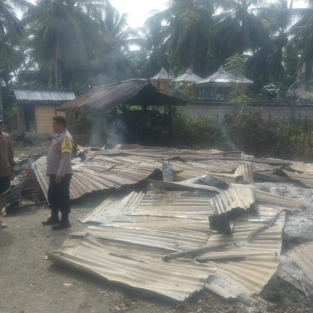 Polsek Pagimana Lakukan Penyidikan  Kebakaran Rumah Di Desa Siuna Kecamatan Pagimana