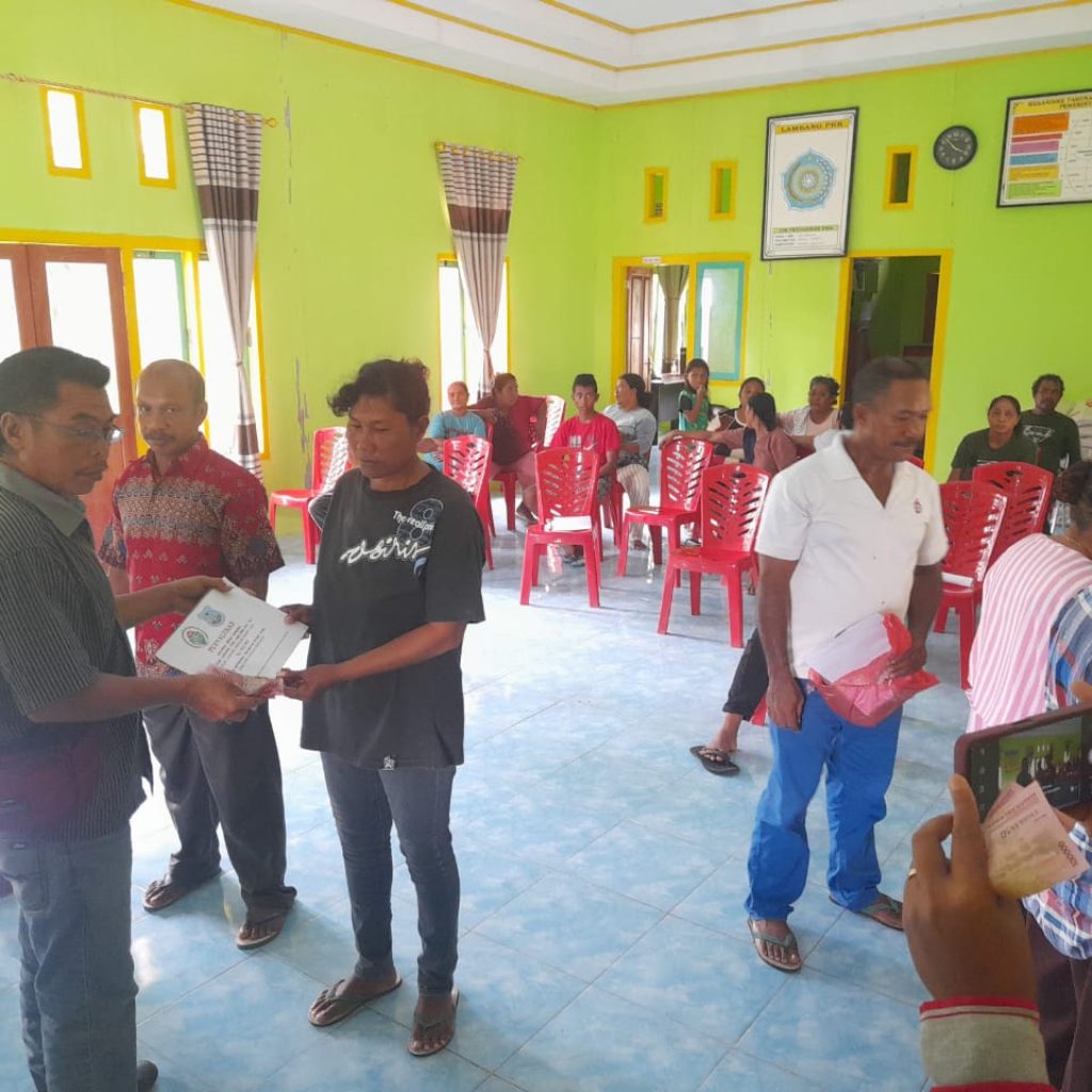 Pemdes Koyo Bunga Bulagi Utara Salurkan BLT-DD Tahap Satu