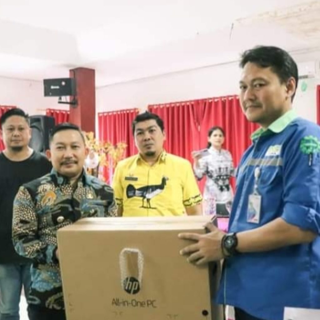 PT.PAU Beri Bantuan 30 Unit Komputer, 3 Printer Untuk Tiga Sekolah