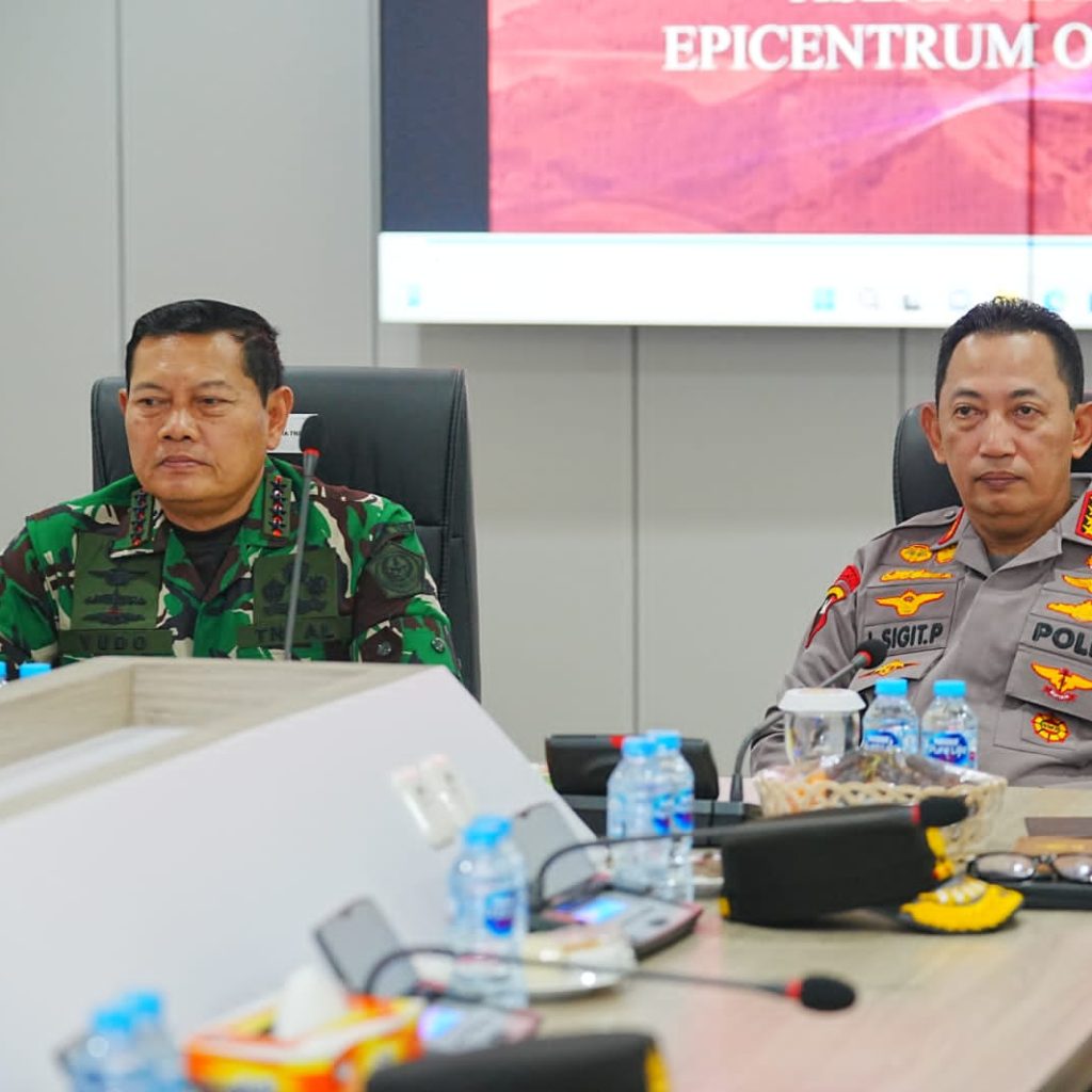 Pastikan Kesiapan Personel Jelang KTT ASEAN  Kapolri dan Panglima TNI Meninjau  91 Command Center