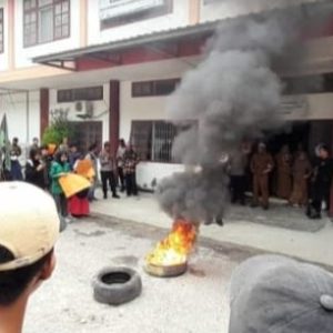Mahasiswa Gagal  Temui  Kadis Pendidikan Banggai