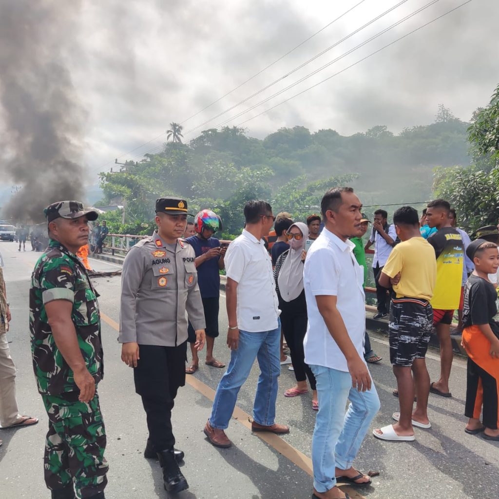 Polisi Berhasil Mediasi Aksi Blokade Jalan di Luwuk Utara Banggai