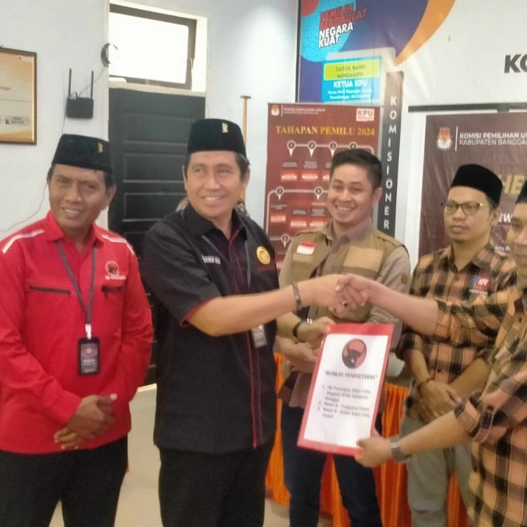 PDIP Daftar Pertama Caleg di KPU Kabupaten Banggai