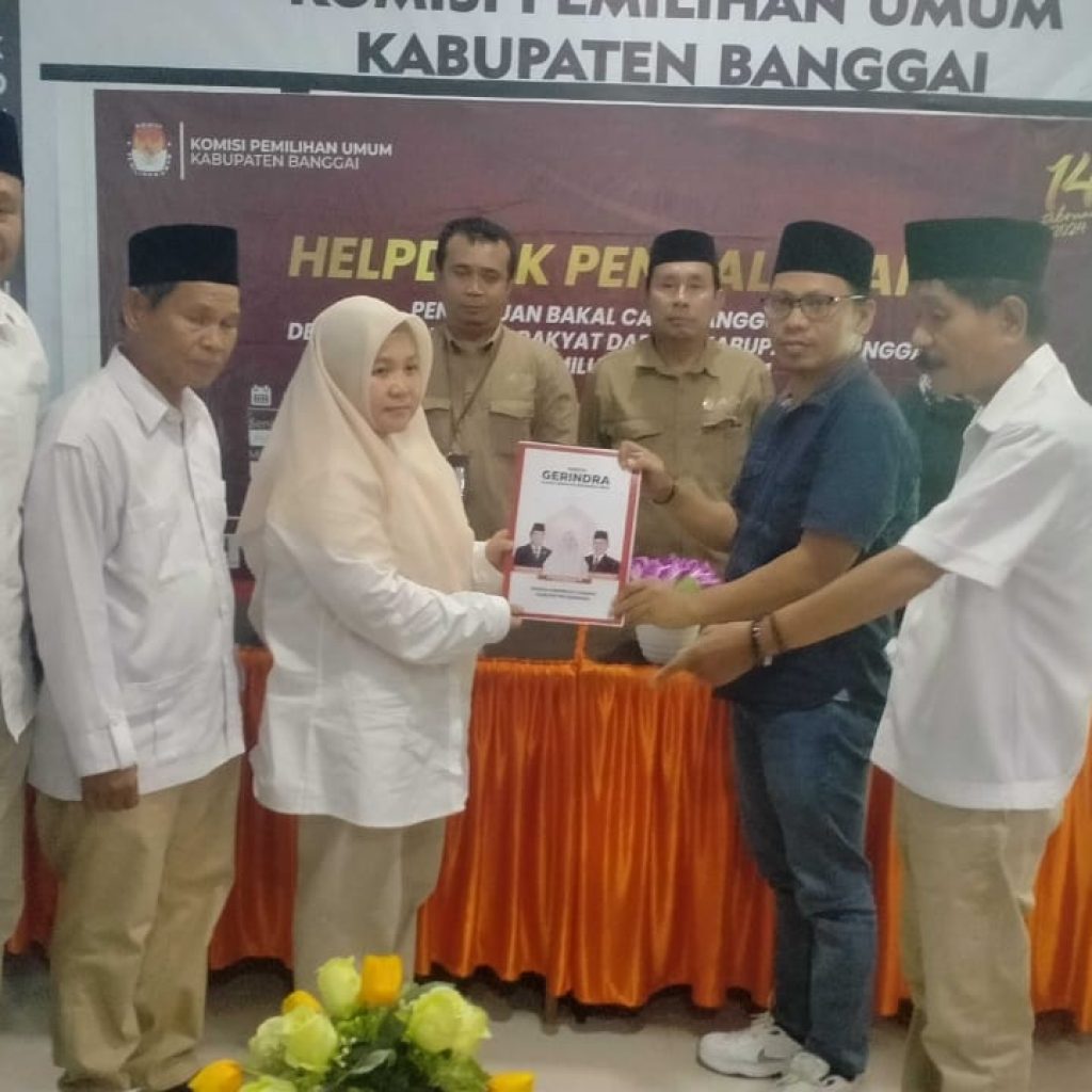 DPC Gerindra Kabupaten Banggai Daftar Di KPU Dikawal Ratusan Simpatisan Dan Kader