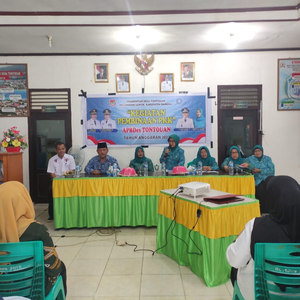Camat Luwuk Buka Pembinaan PKK Desa Tontoan