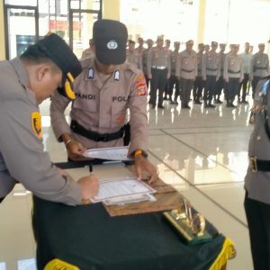 Kapolres Banggai  Pimpin Sertijab Kabag Ops, Kabag Ren,Kasat,Kapolsek dan Kasi Propam