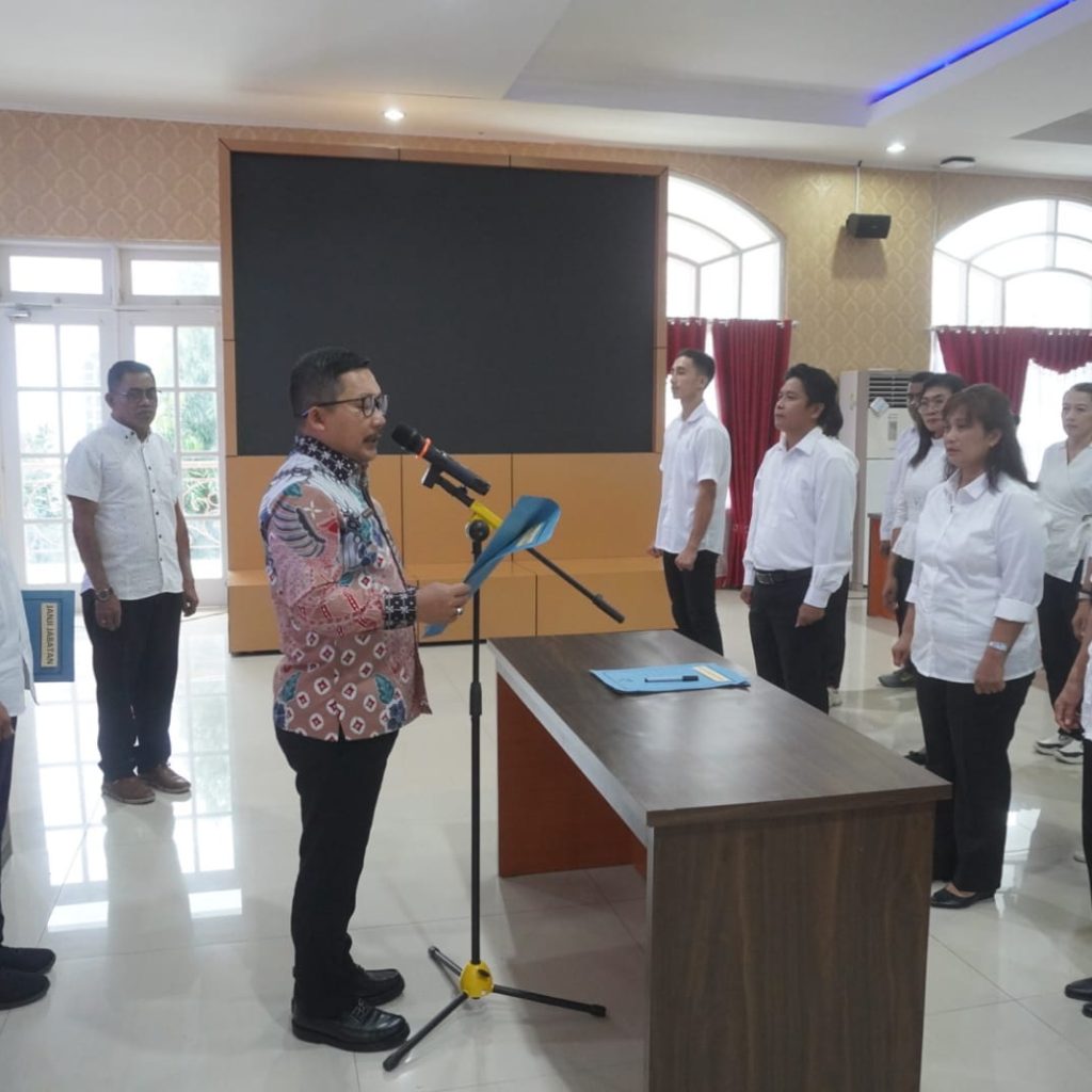 Bupati Lantik LPPD Paduan Suara Gerejani Katolik Banggai  Periode 2022-2027