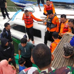 KM. Fabuayyi GT 21 Mati Mesin 20 Orang Dievakuasi Dalam Keadaan Selamat