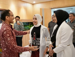 Misinformasi Video lagu Putri Ariani dibeli Simon Cowell seharga Rp7 triliun
