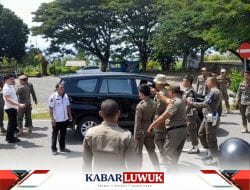 Keributan Hebat Antara Satpol PP dan Staf Ahli Bupati Banggai di Depan Kantor Bupati
