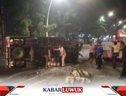 Astaga Truk bermuatan Tabung Gas 3Kg Terbalik