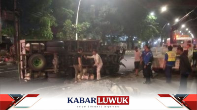 Astaga Truk bermuatan Tabung Gas 3Kg Terbalik