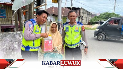 Polres Bangkep Bagikan 110 Bingkisan Sembako Untuk Purnawirawan Polri dan Masyarakat Kurang Mampu di Tinangkung