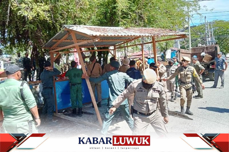 Pemkab Tertibkan Ratusan Lapak Pedagang di Pasar