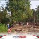 Desa Huhak Landa Banjir, Material Kayu Menutupi Badan Jalan
