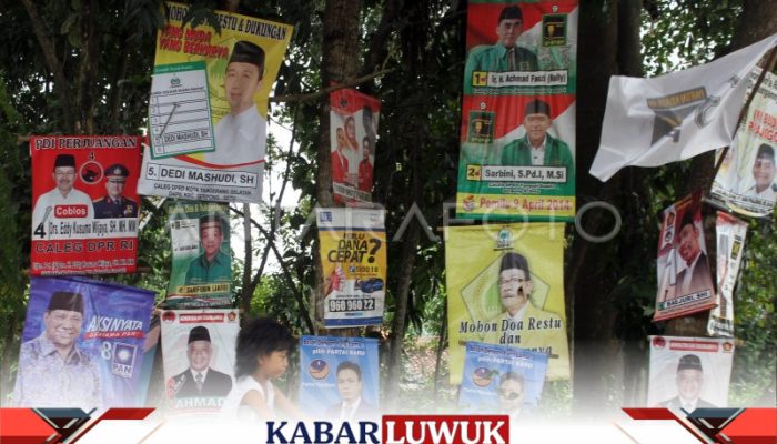 Masyarakat Banggai Mencibir Caleg yang Memasang APK di Pohon