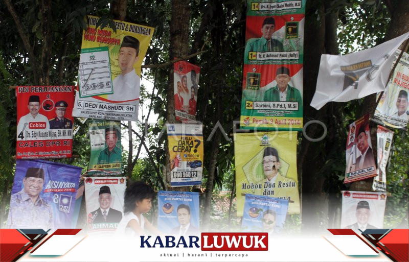 Masyarakat Banggai Mencibir Caleg yang Memasang APK di Pohon