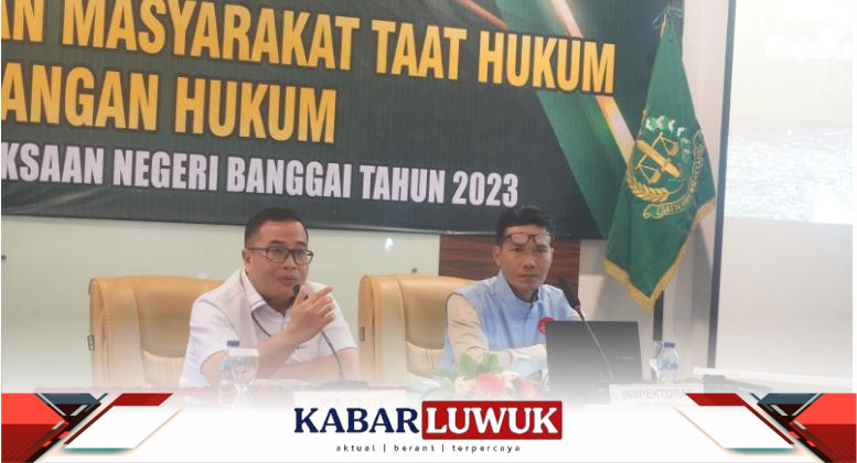 Kepala Kejaksaan Negeri Banggai, Raden Bagus Wicaksono,SH.M.hum didampingi Inspektorat saat memberikan penyuluhan