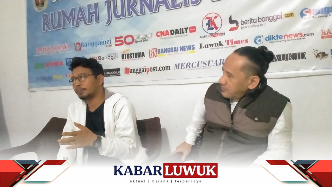 Didampingi penasehat hukumnya, Kepala Desa (Kades) Tuntung, Erik Alimun