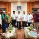 Panitia Muktamar Alkhairaat XI bersama sejumlah pengurus PB Alkhairaat mengadakan pertemuan dengan Wakil Gubernur Sulawesi Tengah, H. Ma'mun Amir