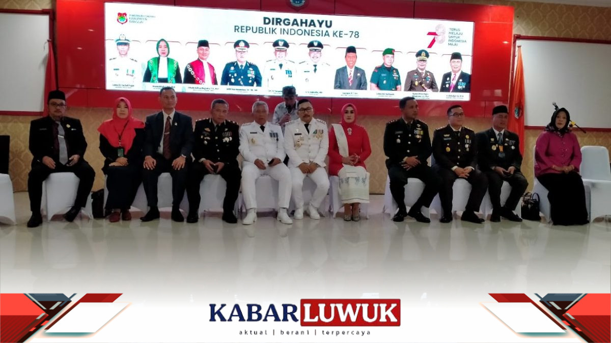 Bupati Banggai, Ir. H. Amiruddin, MM Saat memimpin Konfrensi Pers Usai Acara Upacara Bendara HUT Kemerdekaan didampingi Wakil Bupati dan Unsur Forkopimda Banggai