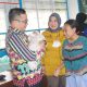 Kepala Kejaksaan Negeri Banggai, yang juga berperan sebagai ayah asuh dalam upaya penanggulangan stunting di Desa Bunga