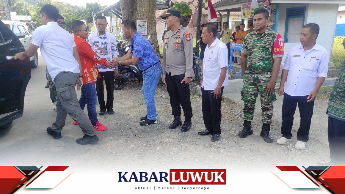 Bupati Banggai, Ir. Amirudin Tamoreka, MM, yang datang untuk merayakan momen istimewa ini bersama masyarakat setempat.