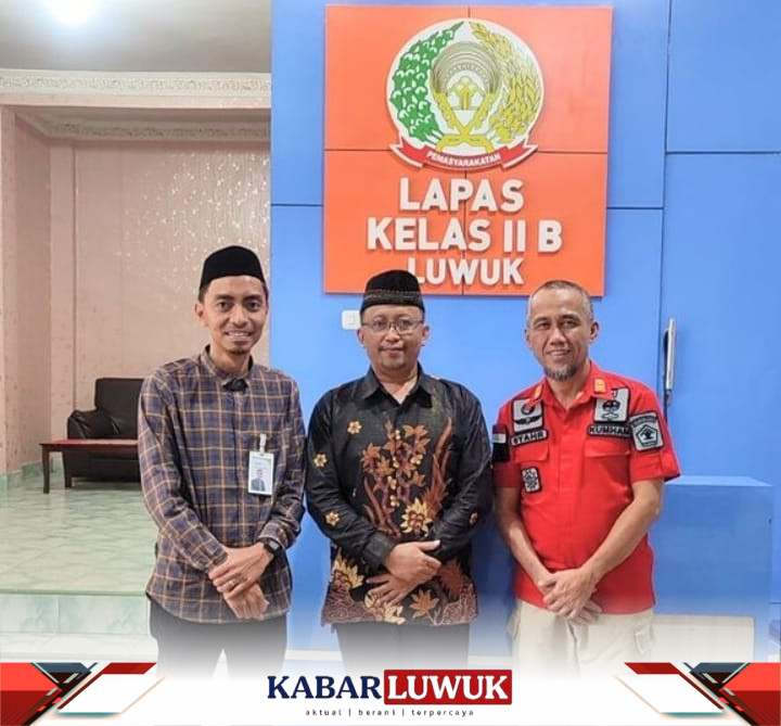 Kepala Kantor Bea & Cukai Luwuk, Mu'amar Khadafi saat berkunjung ke Lapas Kelas II B Luwuk