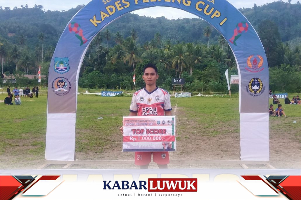 Eky Akrianto Raih Top Score Semi Open Turnamen Kejuaraan Sepak Bola Kades Pelteng Cup I 2023
