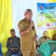 Bupati Balut Serahkan Bantuan Di Desa Lipu Talas Kecamatan Labobo.