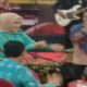 Kajari Banggai, Raden Wisnu Bagus Wicaksono saat membawakan lagu"Kamu Nggak Sendirian" Sangat memukau para Undangan