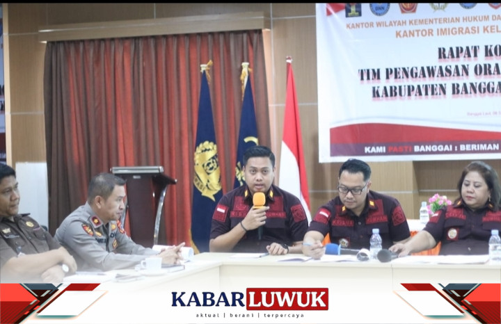 Timpora Kantor Imigrasi Banggai saat mengikuti Rakor di Kabupaten Banggai Laut dipimpin oleh Dietje Hakim, mewakili Plt. Kanim Banggai