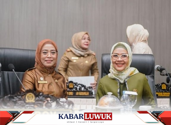 Ketua DPRD Provinsi Sulawesi Tengah bersama Sekretaris Provinsi Novalina saat usai memimpin Rapat tampak kelihatan Cerah penum senyum