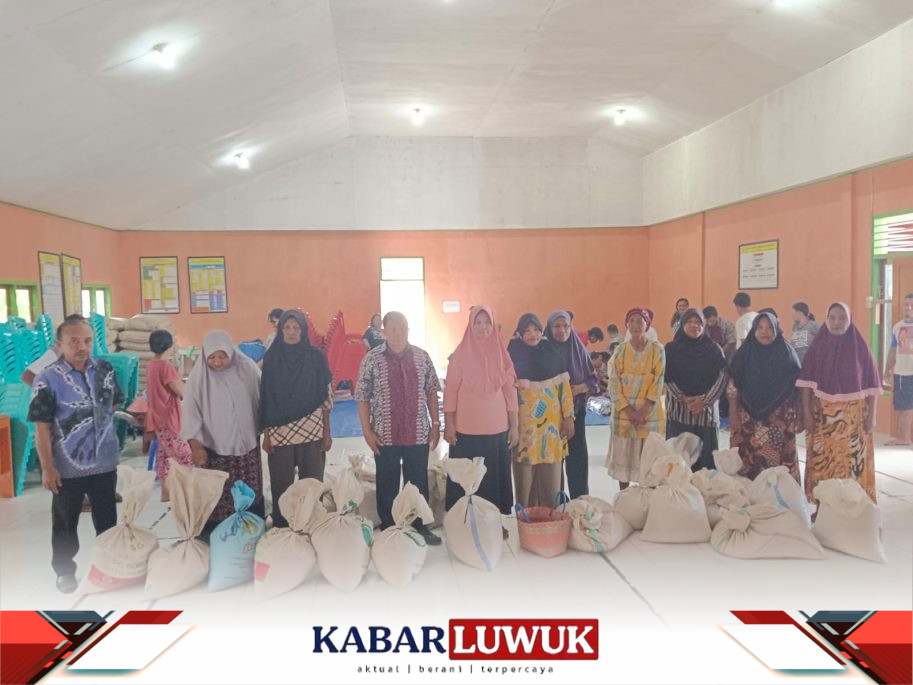 Pemdes Tolulos Salurkan Bantuan Bibit Kacang Tanah Dan UBi Kepada Warga.