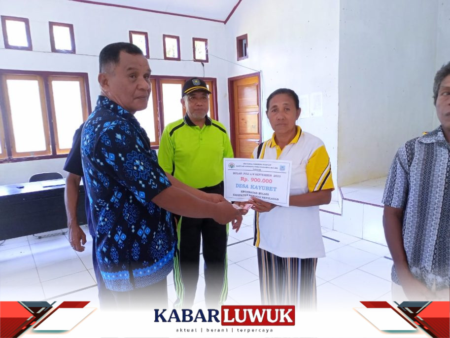 Pemdes Kayubet Salurkan BLT-DD Tahap Tiga,Meringankan Beban 18 Keluarga Penerima Manfaat