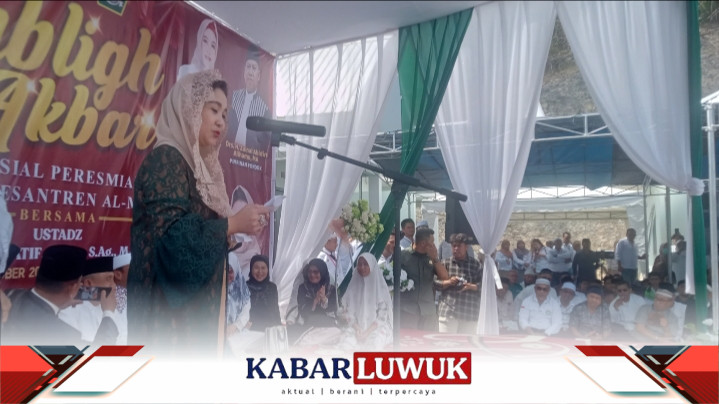 Hj. Amalya Murad, SE dalam sambutannya pada acara peresmian Ponpes Al-Muraad