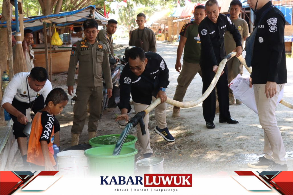 Sambut HUT Humas Polri ke-72, Polres Banggai Bagikan 5.000 Liter Air di Pasar NKRI Bubung
