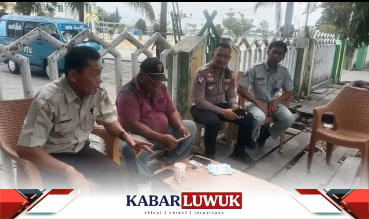 Kanit Reg Ident Lantas, Ipda Suparjan, SH bersama dengan KUPT Wilayah V. Banggai dan petugas dari Jasa Raharja berkolaborasi dalam sebuah kegiatan sosialisasi