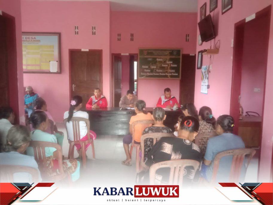 Pemdes Tungaling Bagikan Bibit Durian Musang King pada 6 Kelompok Petani.