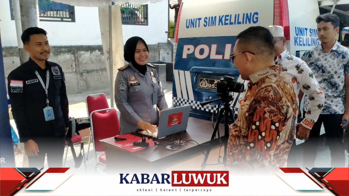 Tim Imigrasi Banggai selalu siap memberikan pelayanan yang cepat dan mudah. Mereka bahkan menerapkan sistem jemput bola untuk memastikan masyarakat Kabupaten Banggai tidak perlu repot datang ke Kantor Imigrasi di Perkantoran Bukit Halimun, Luwuk Selatan.