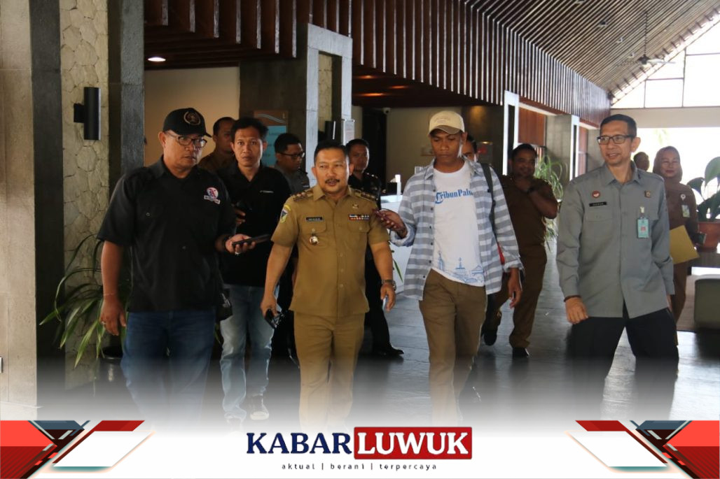 Bupati Banggai, Ir. Amiruddin, MM, memberikan pengumuman penting ini kepada awak media dalam acara pelantikan pejabat Kemenkumham