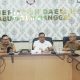 Bupati Banggai, H. Amirudin, beserta Wakil Bupati Banggai, H. Furqanuddin, ikut berpartisipasi secara daring melalui Zoom Meeting dalam acara Webinar Praktek Baik Desa Bebas Stunting (De 'Best) di 1000 HPK Seri 6