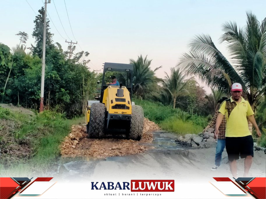 Infrastruktur Jalan Menuju Desa Boitan Sementara Dikerjakan