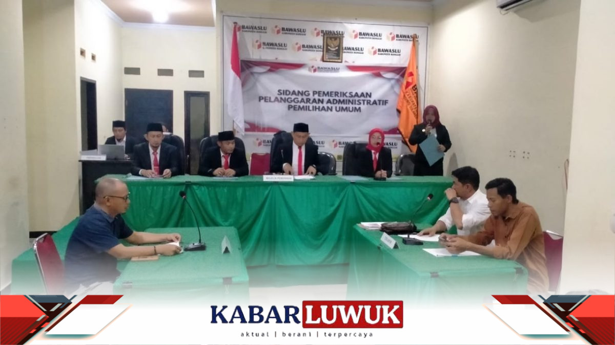 Ketua Bawaslu Kabupaten Banggai, Ridwan SH pimpin sidang gugatan DCT