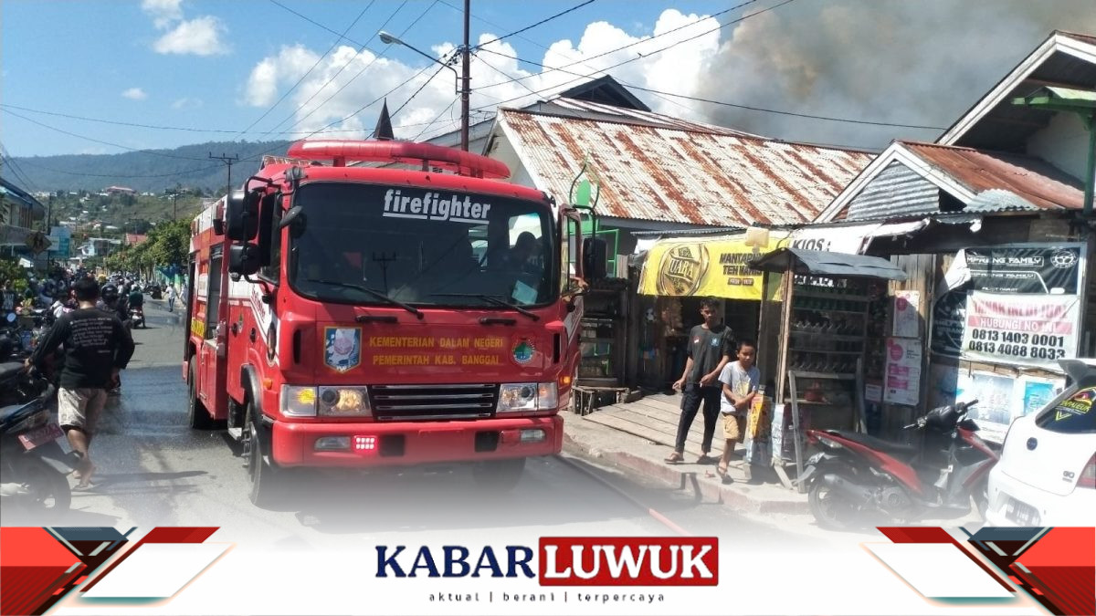 Kebakaran Hebat Hantam Gedung SD Yayasan Cokroaminoto, Merajalela ke Rumah Warga