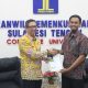 Hendak Lanjutkan Pendidikan Ke Belanda, Kakanwil Kemenkumham Sulteng Kembali Serahkan Sertifikat Apostille