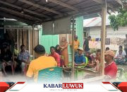 Protes Warga Desa Koninis, Kantor Desa Dipalang karena Keterlambatan Pembayaran Dana Tongkang